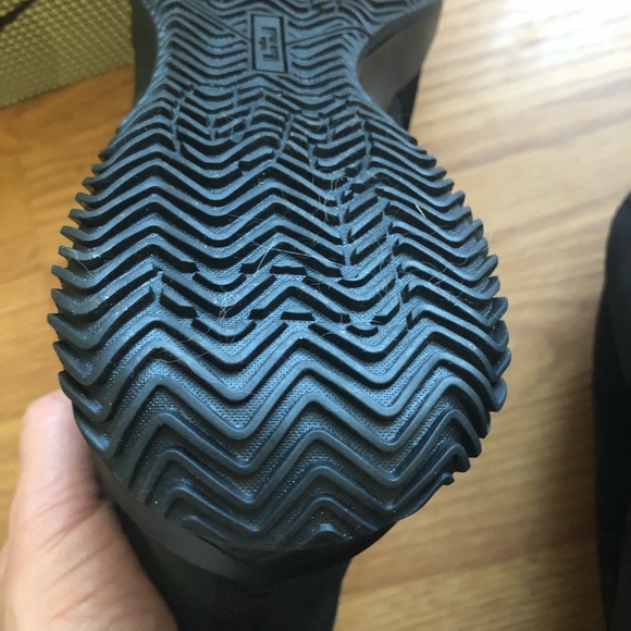 LeBron James Soldier Basketball Sneakers - Picture 4 of 4